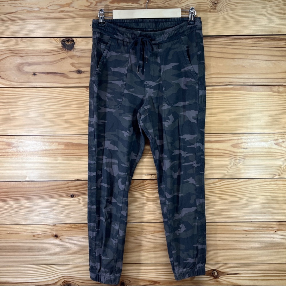Athleta Farallon Jogger 4 Green Camouflage Camouflage Drawstring Tapered